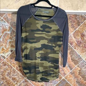 Lucky Brand Green and Black Raglan T-Shirt with 3/4 Sleeves Small